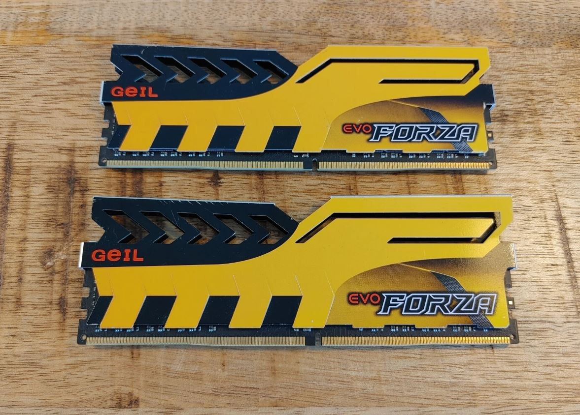Ram GEIL Forza 8GB DDR4 2400MHz (Màu Vàng / Đỏ) - Cũ